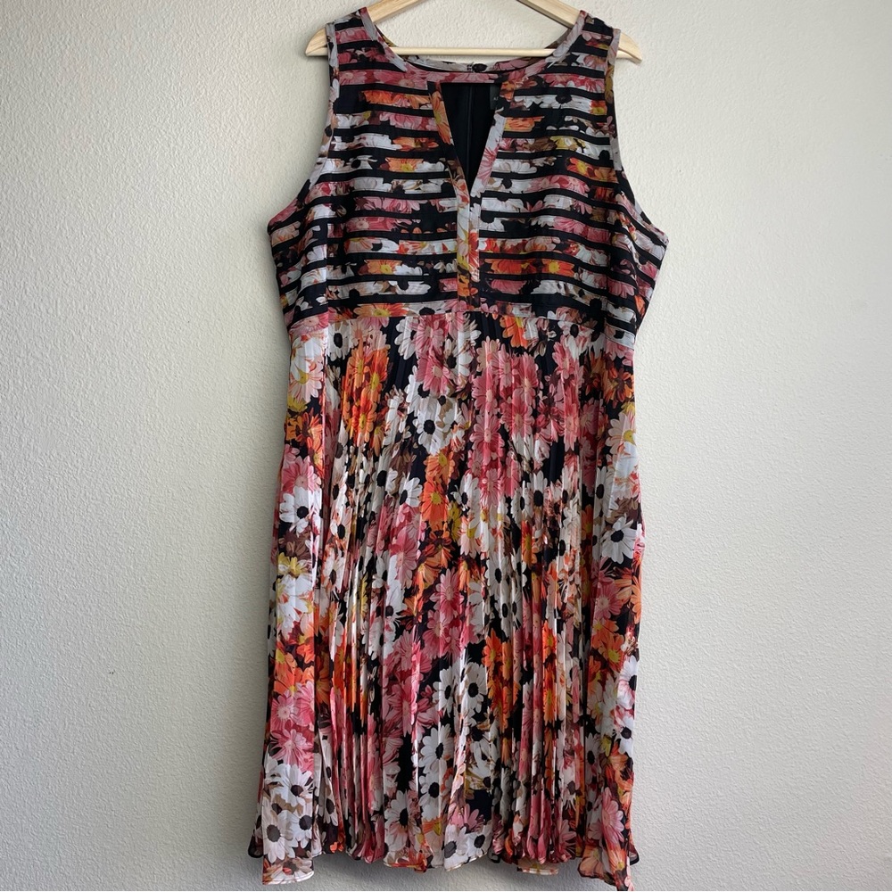 Adrianna Papell Floral Pleated Keyhole Plus Dress 20W